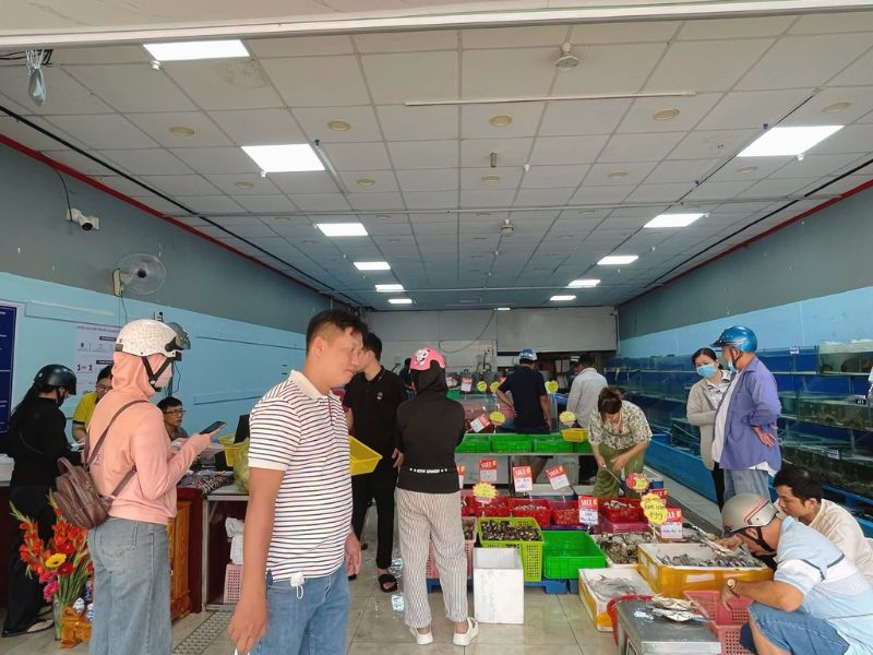 Ngày 25/07/2026 Chính Thức Khai Trương Hệ Thống Hải Sản Lộc Sa Đéc Diện Mạo Mới 7 Khách hàng mua hải sản giá gốc Sa Đéc tại 351 Hùng Vương